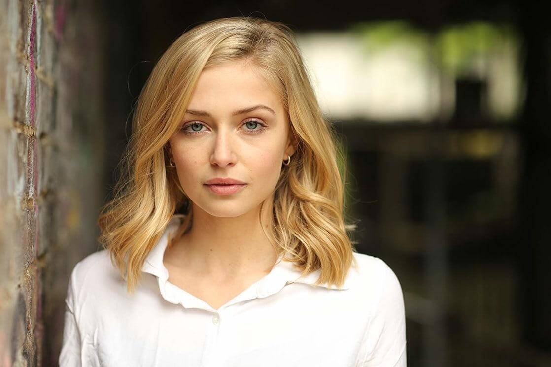 Sophie Simnett Bio | Career | Net Worth 2021