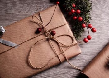 What is a good couple gift for Christmas?