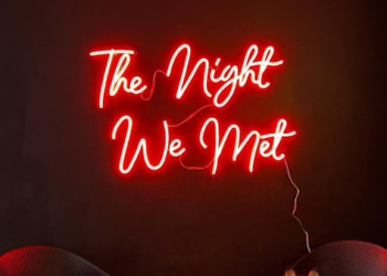 Utilize Decorative Custom Neon Lights For Room