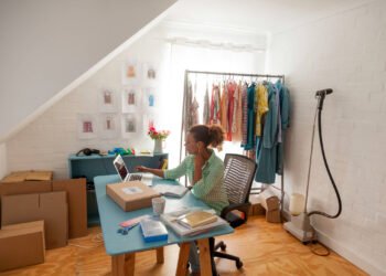 How to start an E commerce business in 7 simple steps