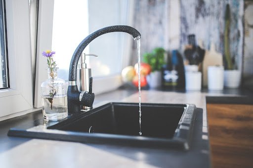 What to Consider When Buying a Porcelain Kitchen Sink