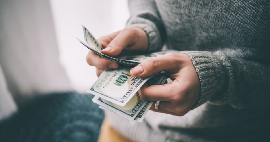 How to split income by paying salary to a family member