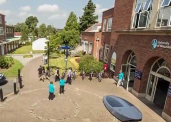 How Are Academics And Social Life At University Of Worcester?